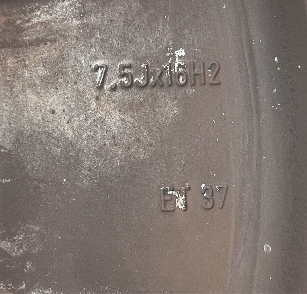 Jantes Originais Audi 16 com pneus.