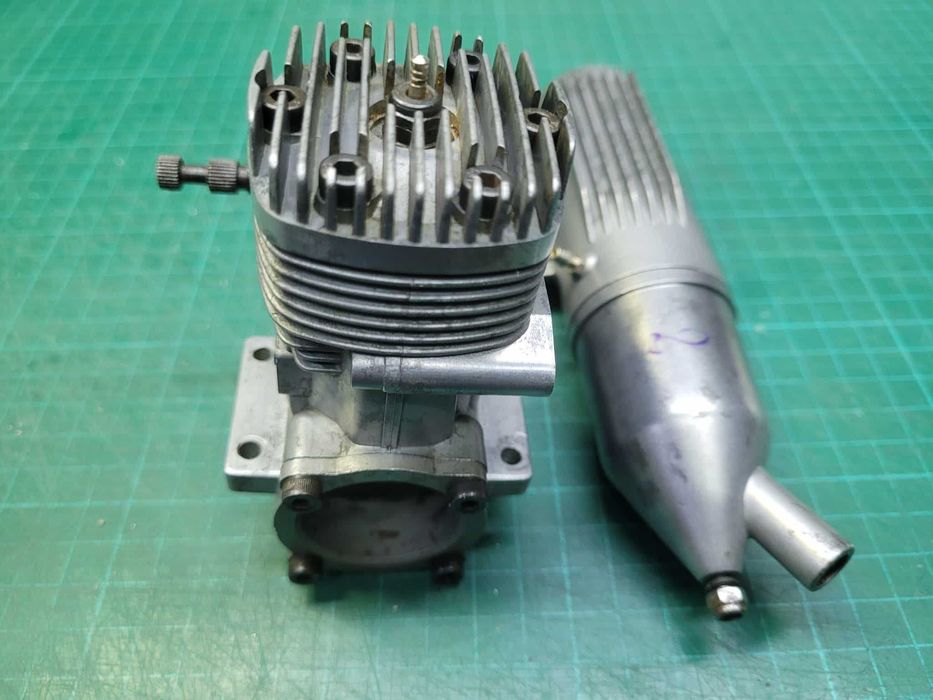 Silnik modelarski ASP 10 cm3 z tłumikiem