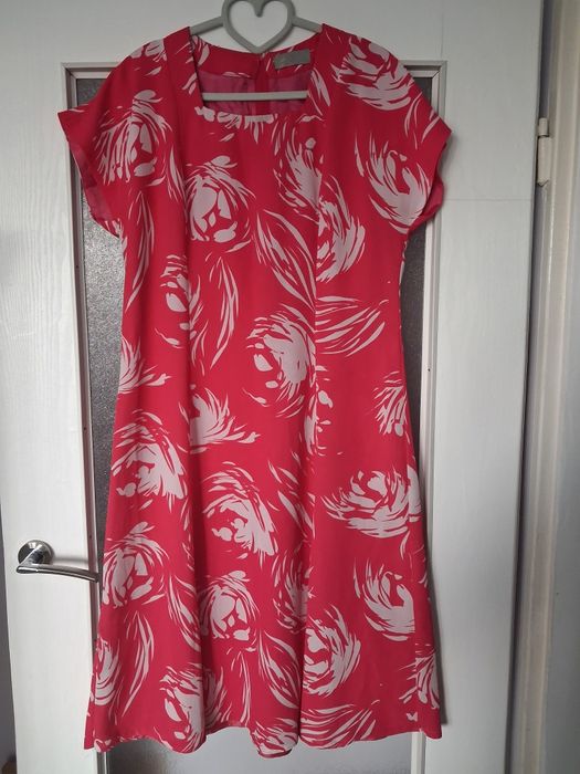Różowa sukienka 40