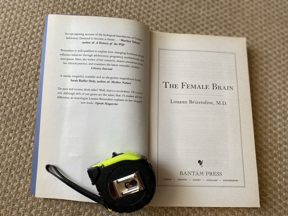 The female brain by Louann Brizendine,M.D.,Livro como novo