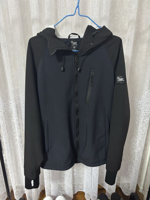 Вітровка від бренду Staff