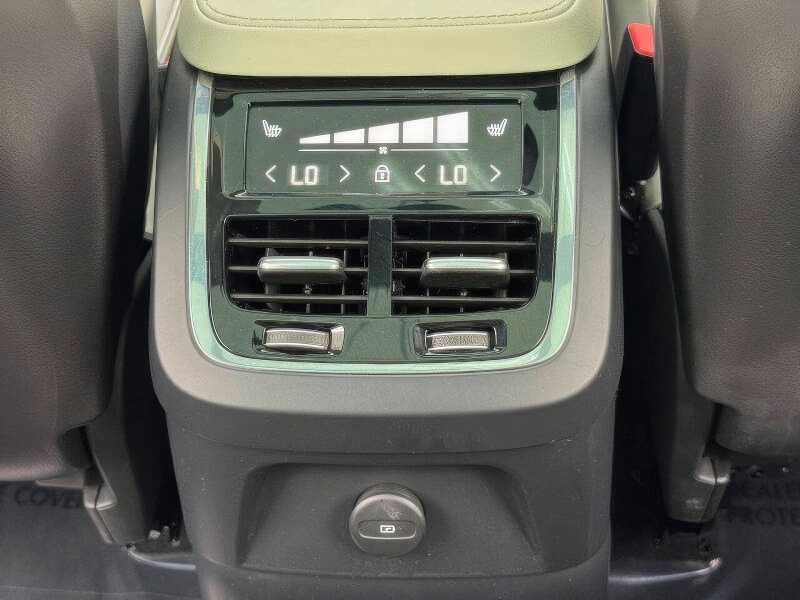 2022 Volvo XC90 Recharge T8 R-Design