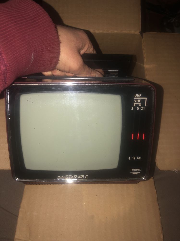 Абсолютно новый нулевой советский телевизор компактный переносной