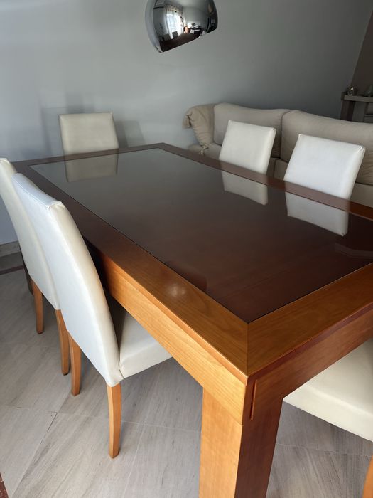 Conjunto de Mesa e cadeiras