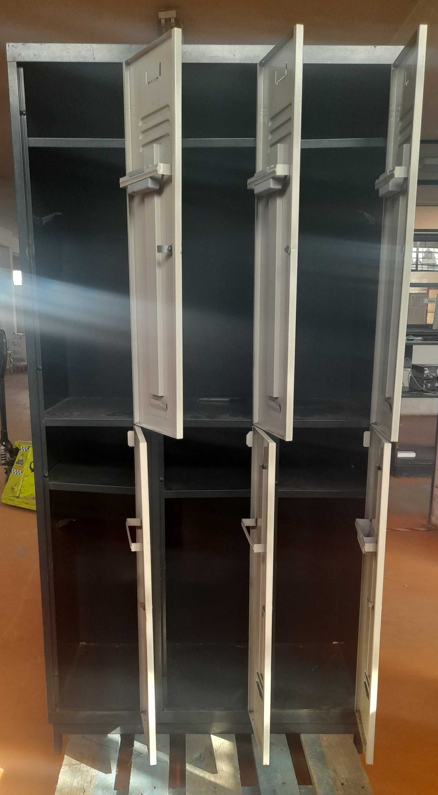 Cacifo Metálico 6 Portas (usado)