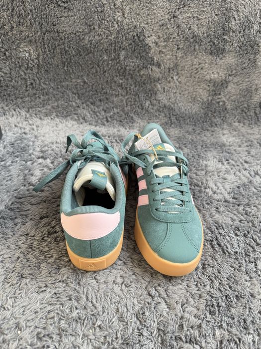 Жіночі кросівки Adidas 39 розмір