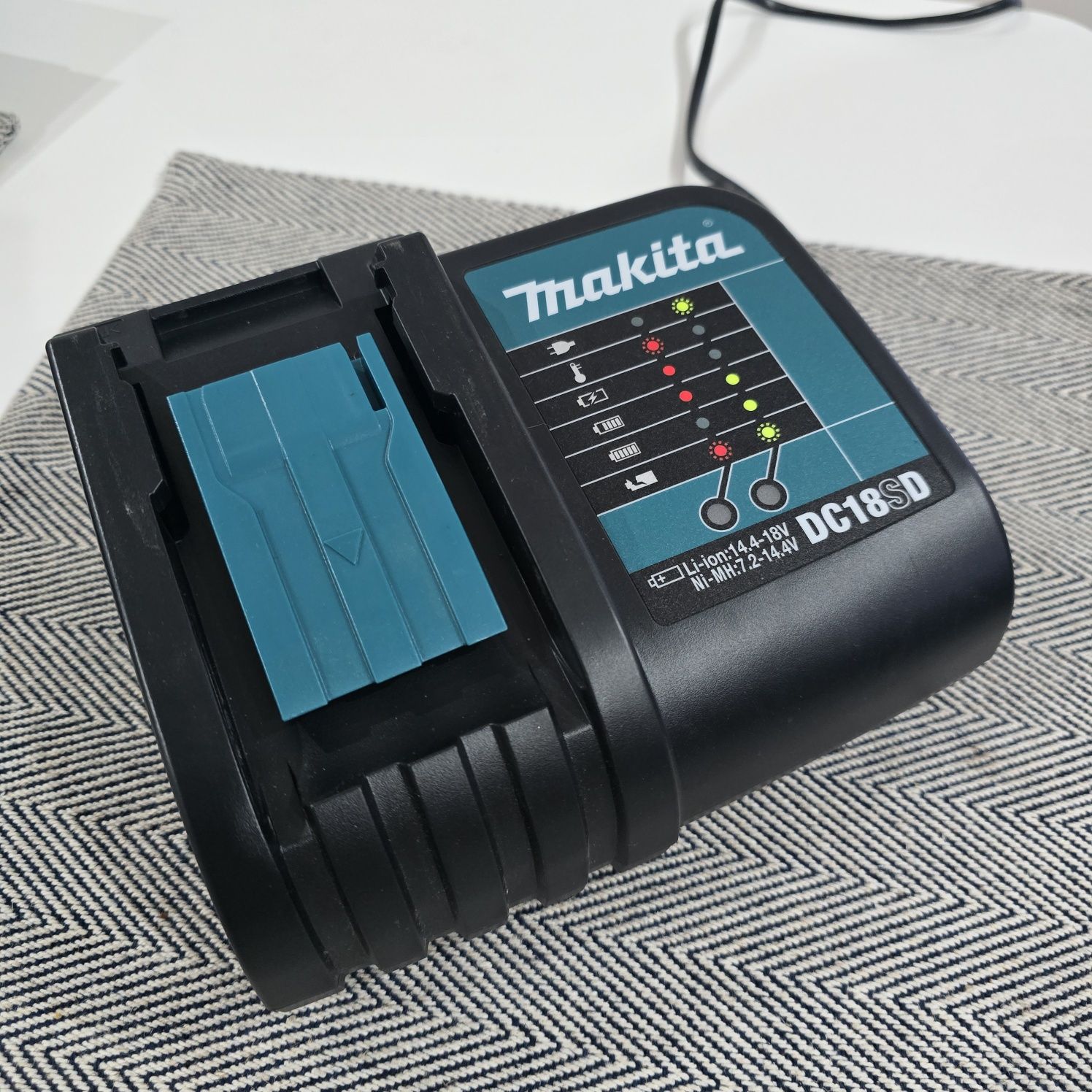 MAKITA DC18SD oryginalna ładowarka do akumulatorów 7.2V - 18V Li-Ion