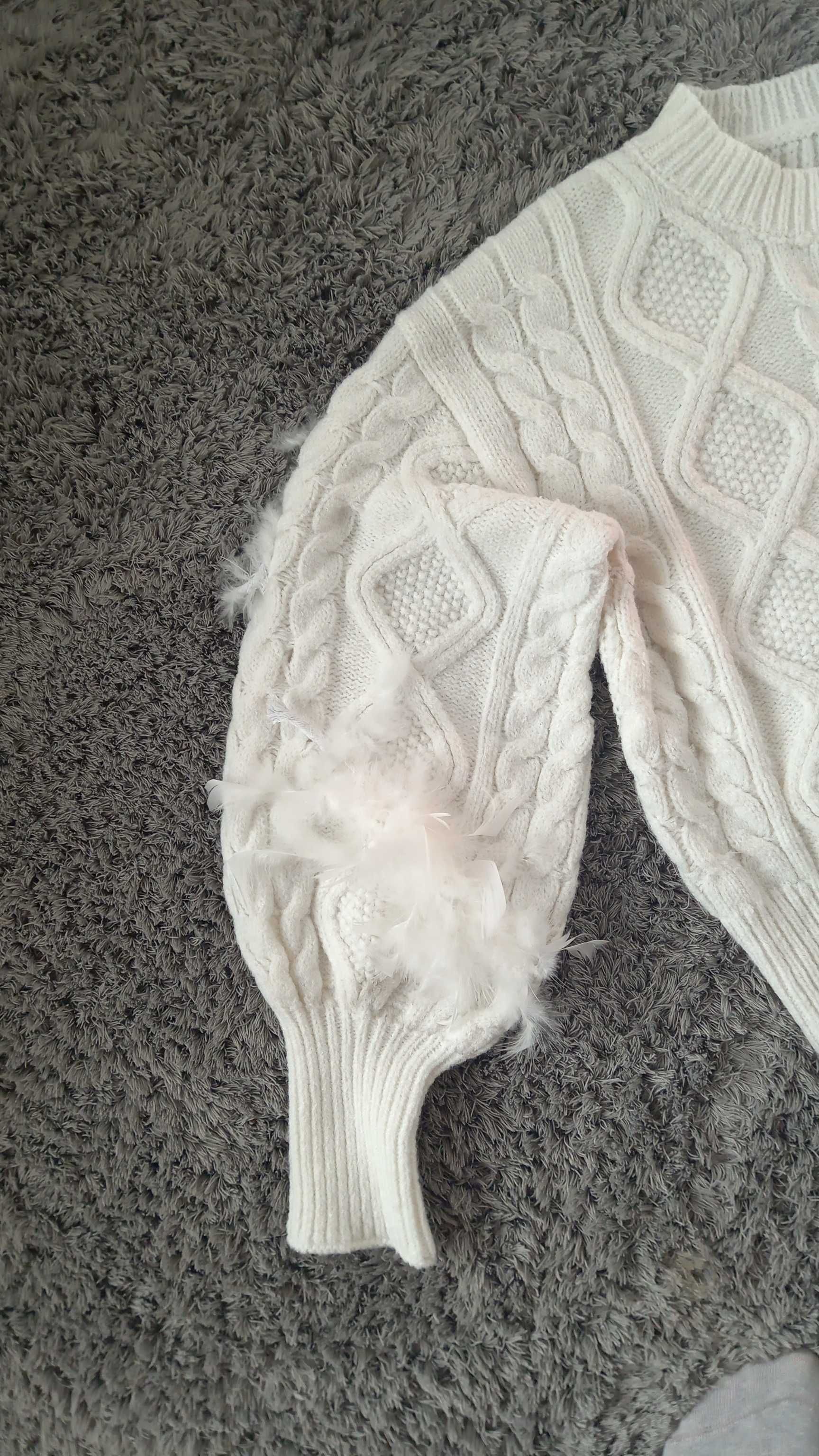 Sweter pióra biały Minouu Rozm.m/L uniwersalny