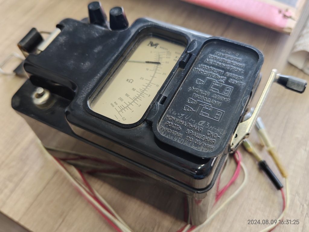 Мегаомметр М1101М