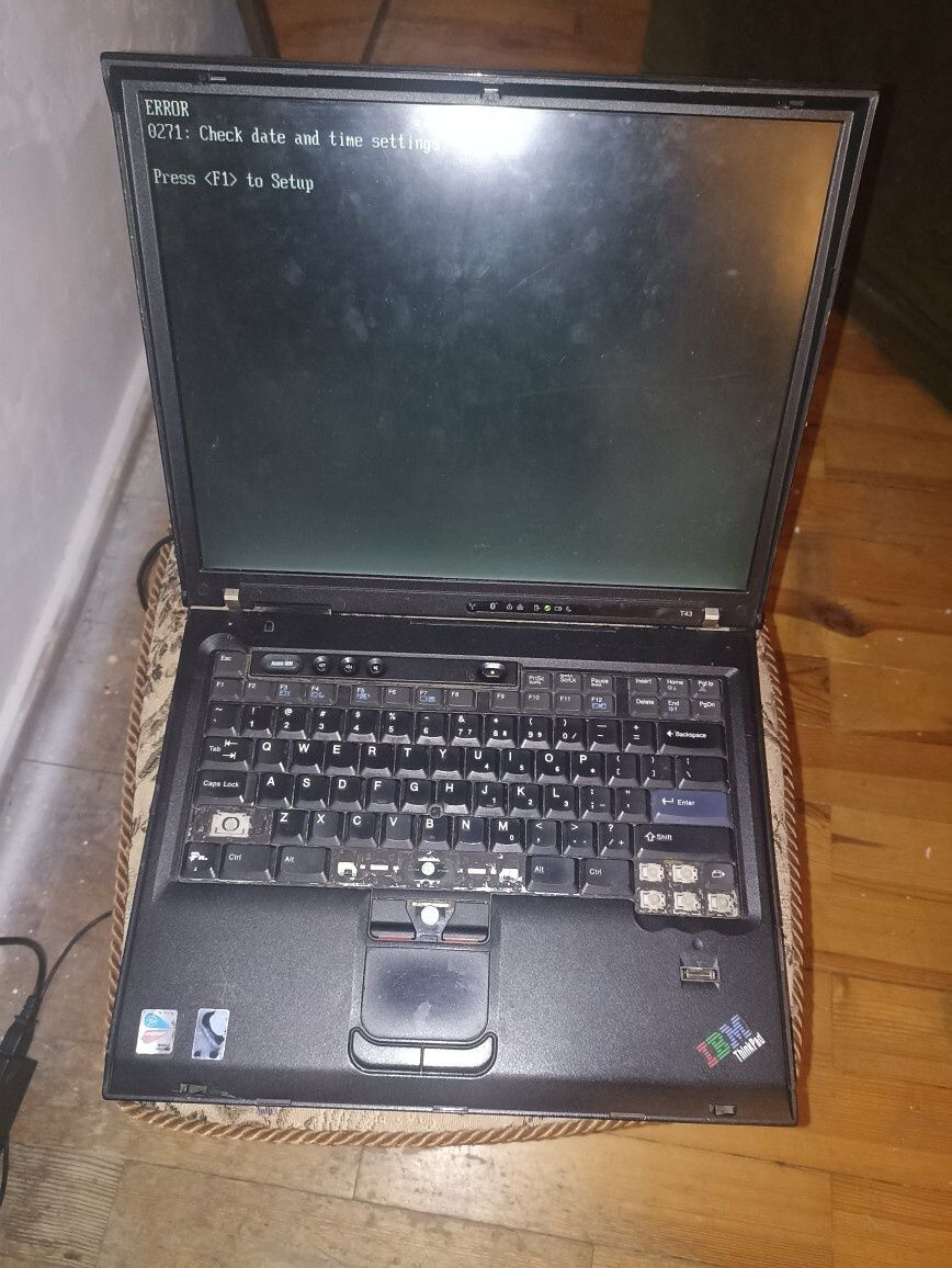 Uszkodzony laptop IBM T1871, na części