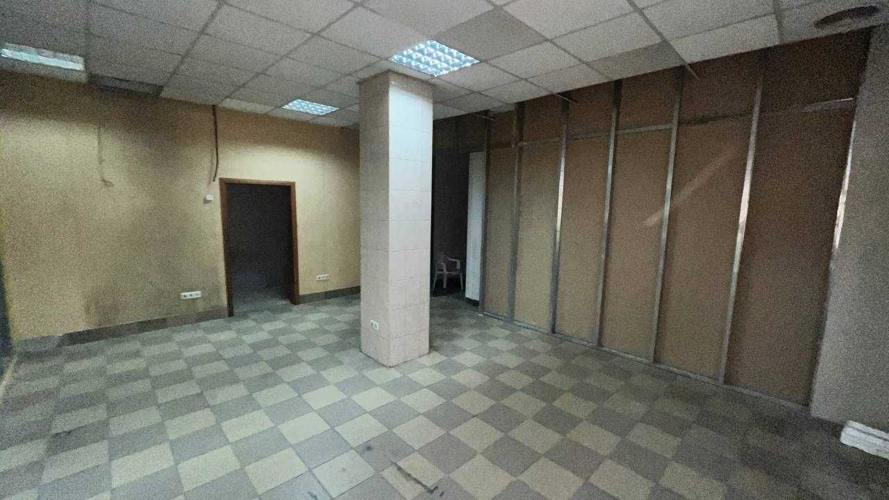 Просторе приміщення в оренду на зупинці громадського транспорту