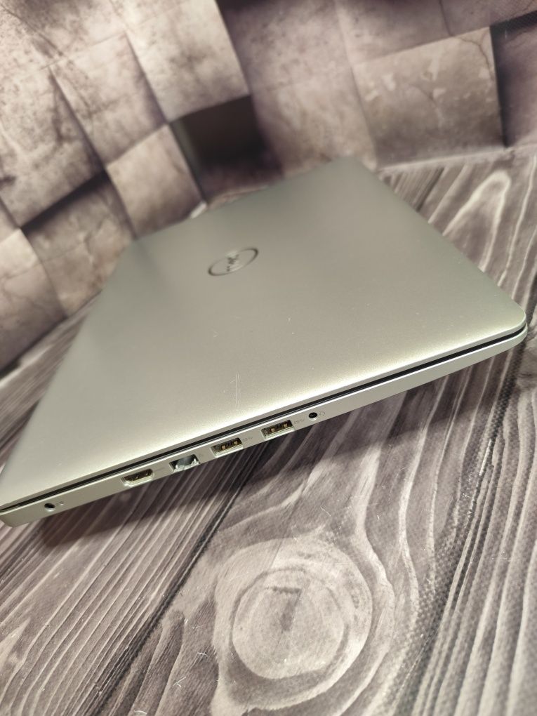 Dell 5570 15.6 FHD I5 8250 8 ram 256 SSD Fair Battery ноутбуки