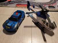 Policyjny samochód i helikopter