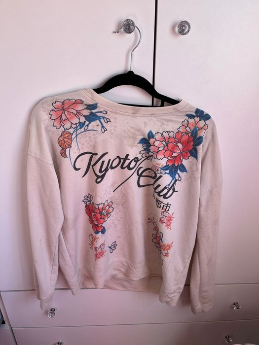 Camisola as flores de senhora