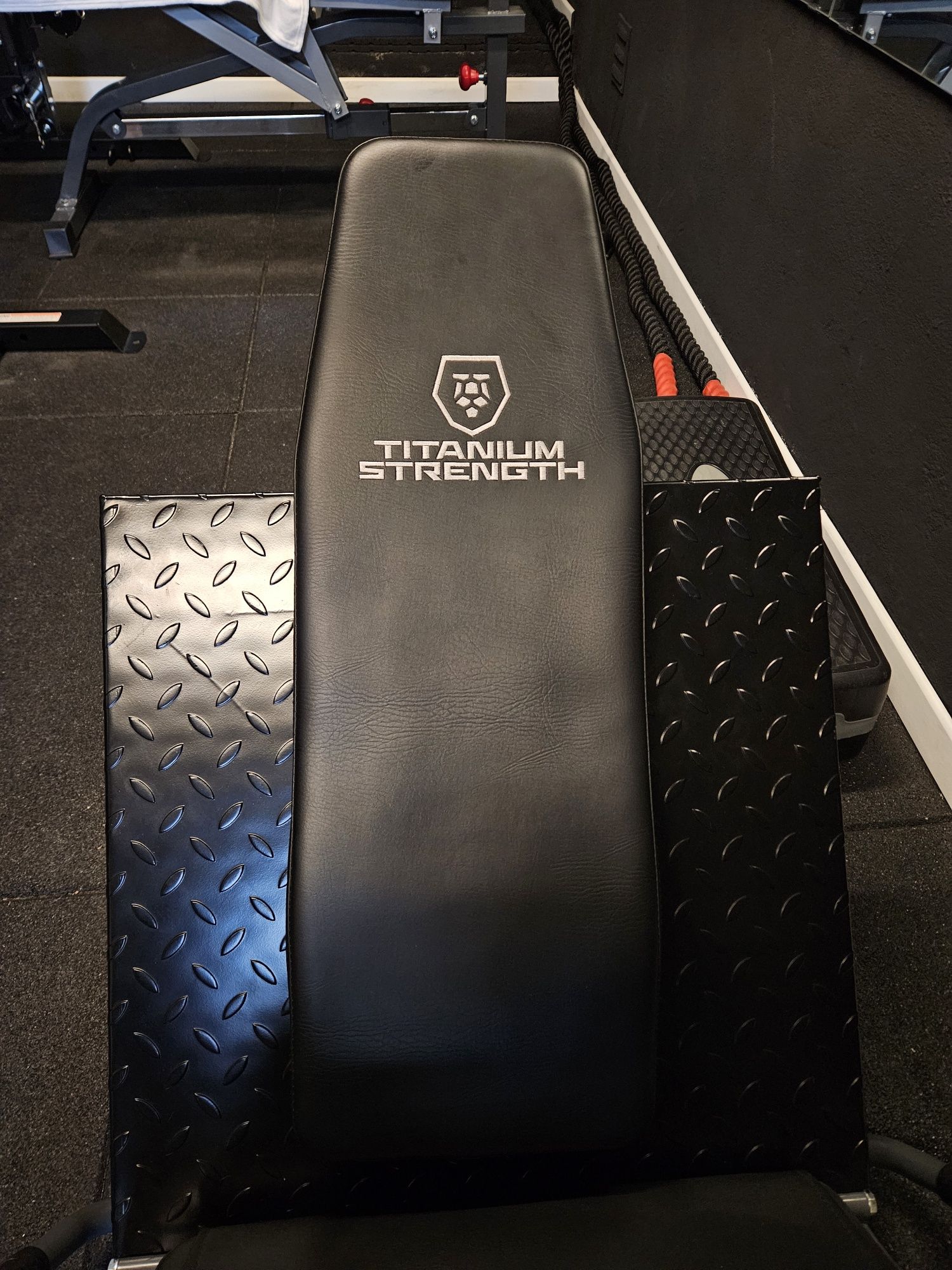 Leg Press / Hack Squat - NOVA - TITANIUM STRENGHT