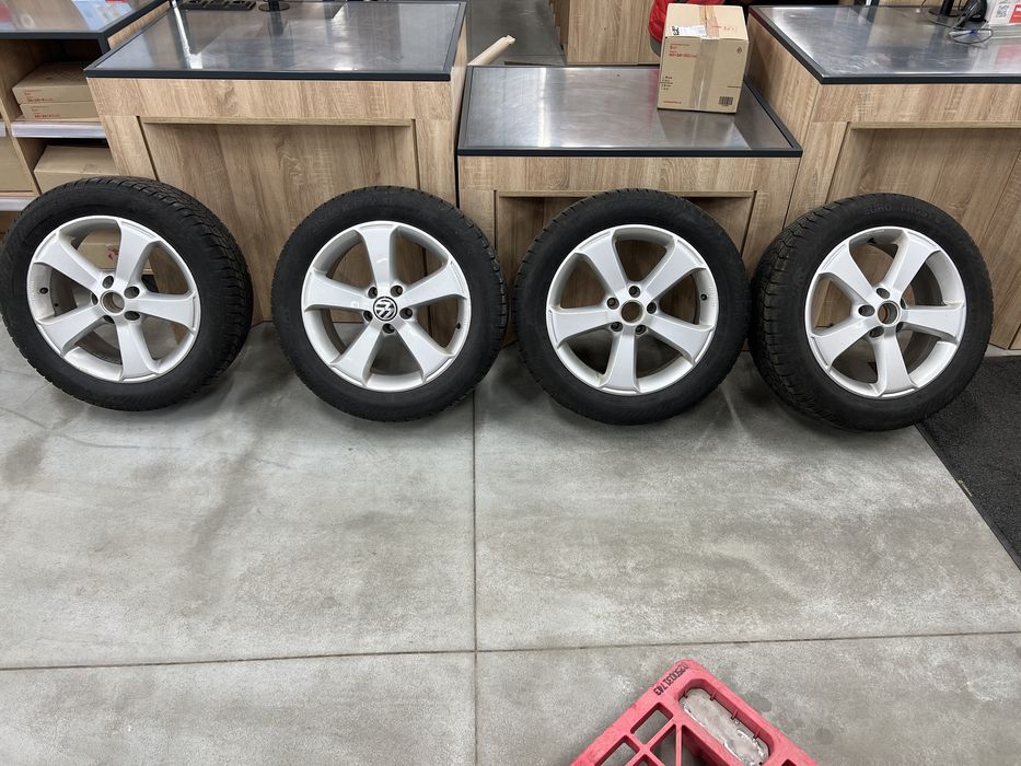 Диски оригінальні vw passat r17 5*112 et39 j6.5 dia57.1