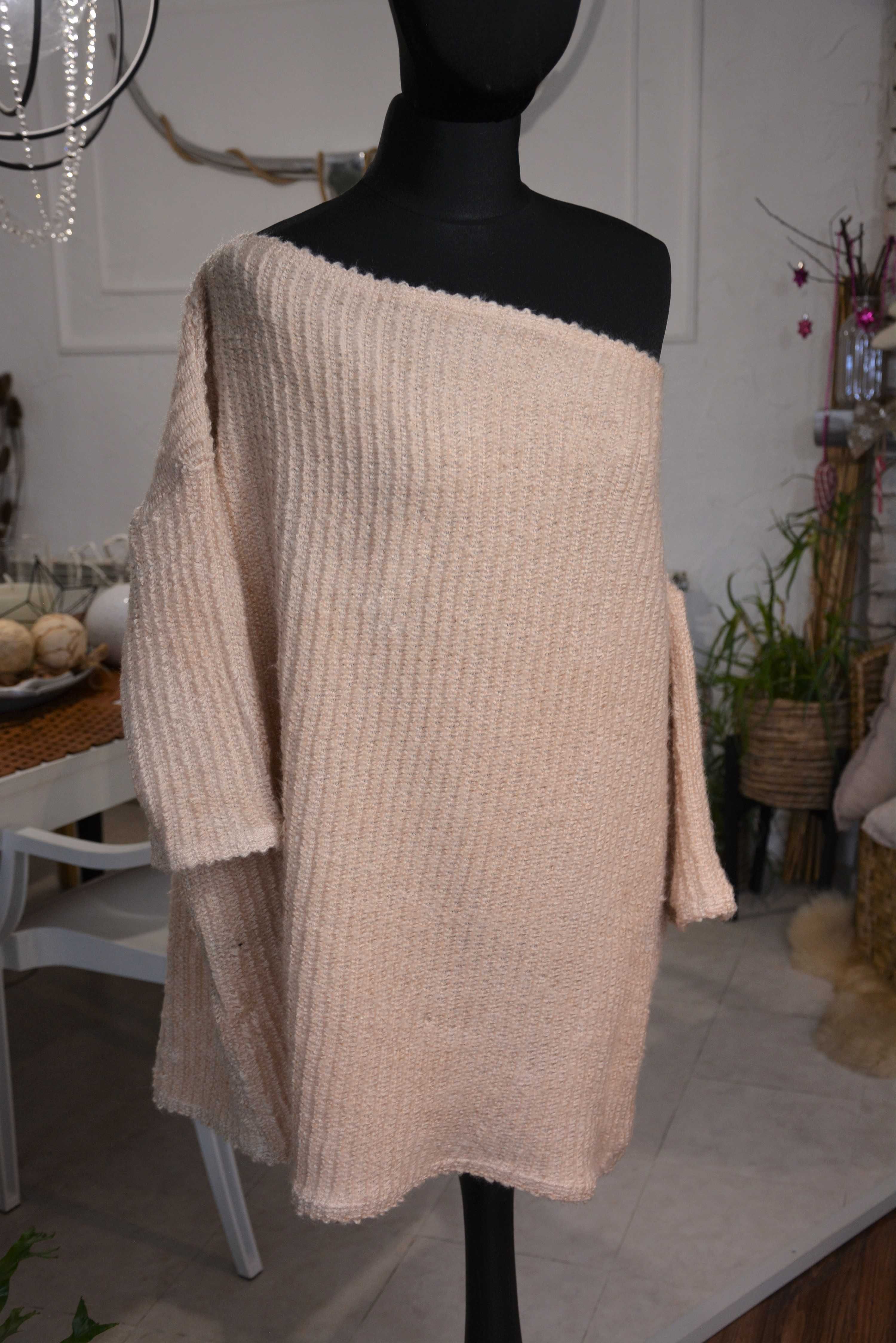 44-54 bluzka sweter różowy pudrowy brzoskwiniowy z ramienia XXL