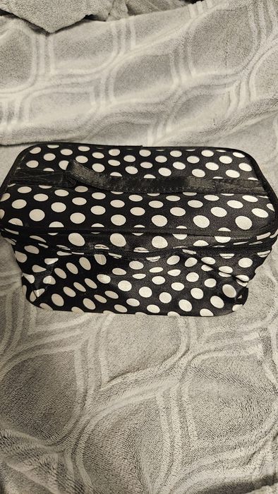 Kosmetyczka damska kuferek