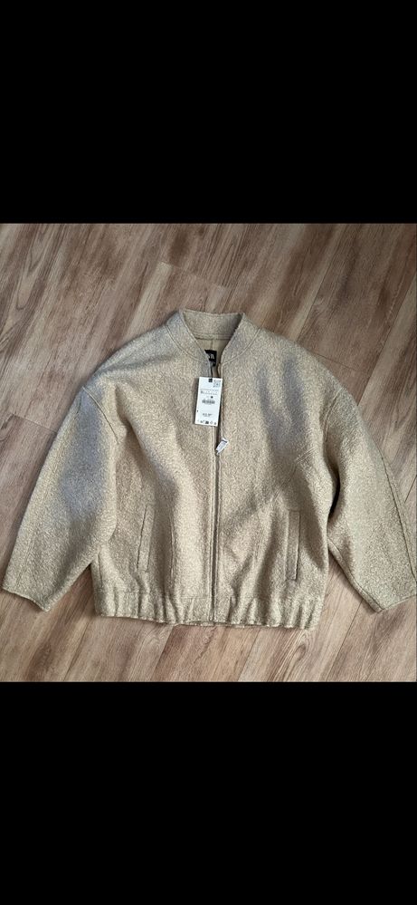 Новий дуже гарний бомбер на змійці Zara,на бірці розмір М-L
