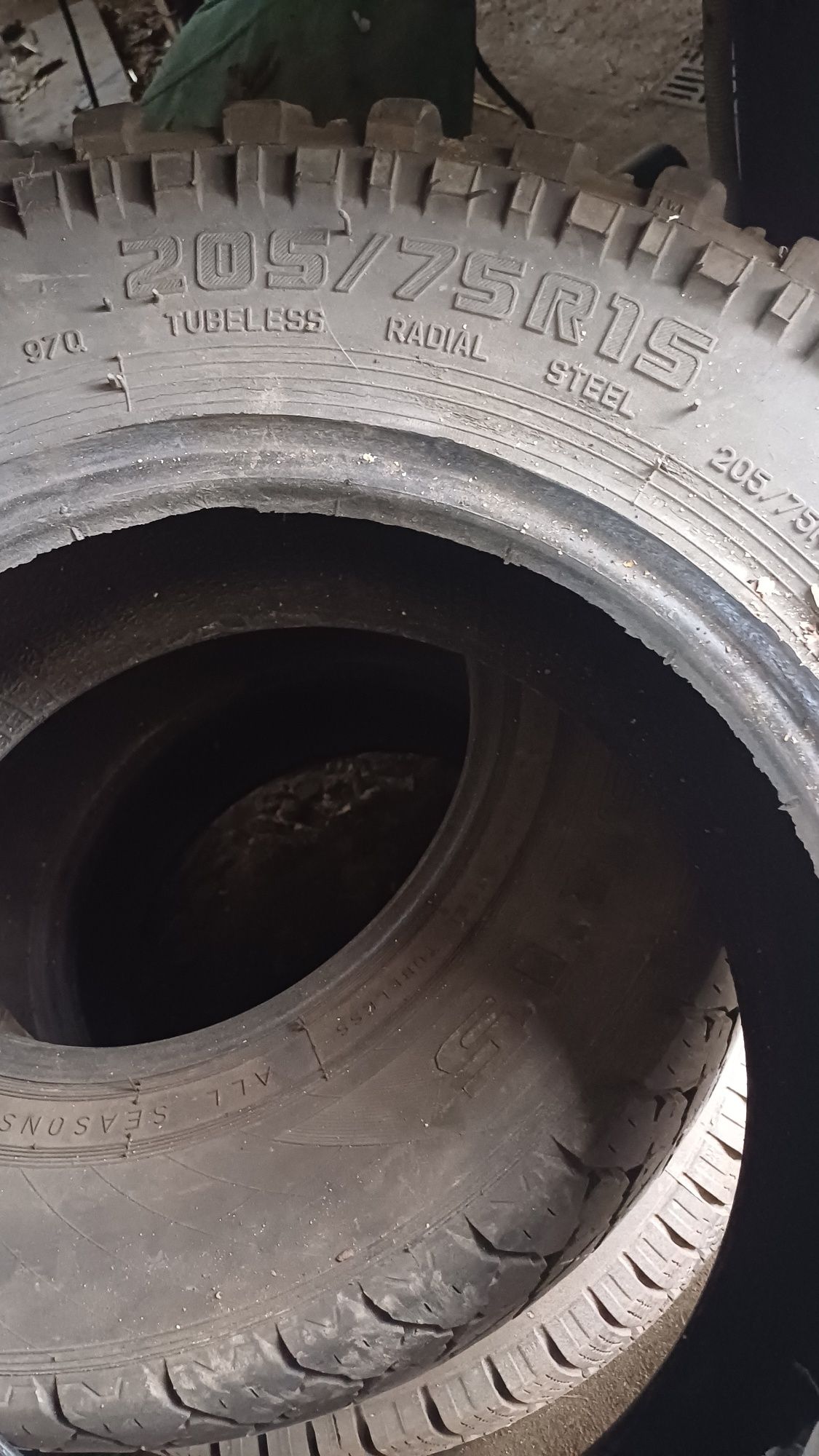 Резина  на запаску R15.