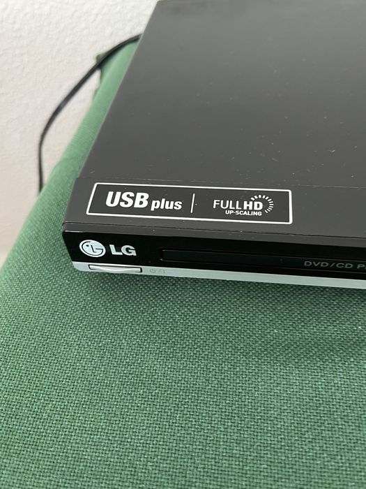 Dvd marca lg a trabalhar muito bem sem comando