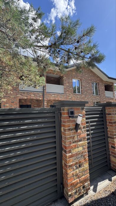 Таунхаус із чистовим наповненням у Стоянці біля рекреаційної зони