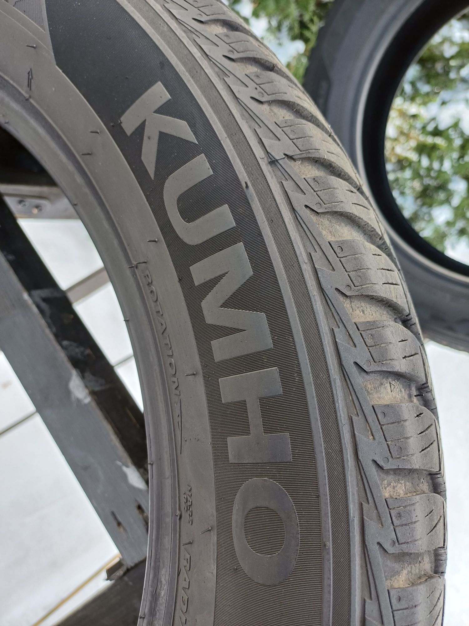 225/55/18 Sprzedam parę opon całorocznych Kumho