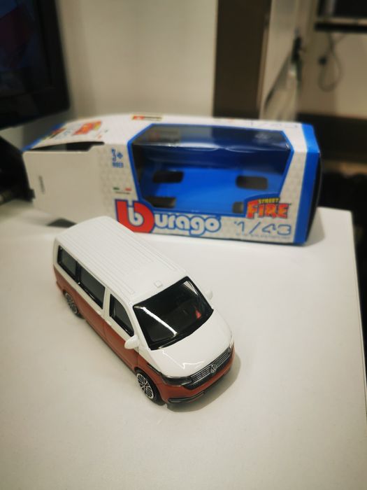 2020 Volkswagen T6.1 Transporter Burago 1/43