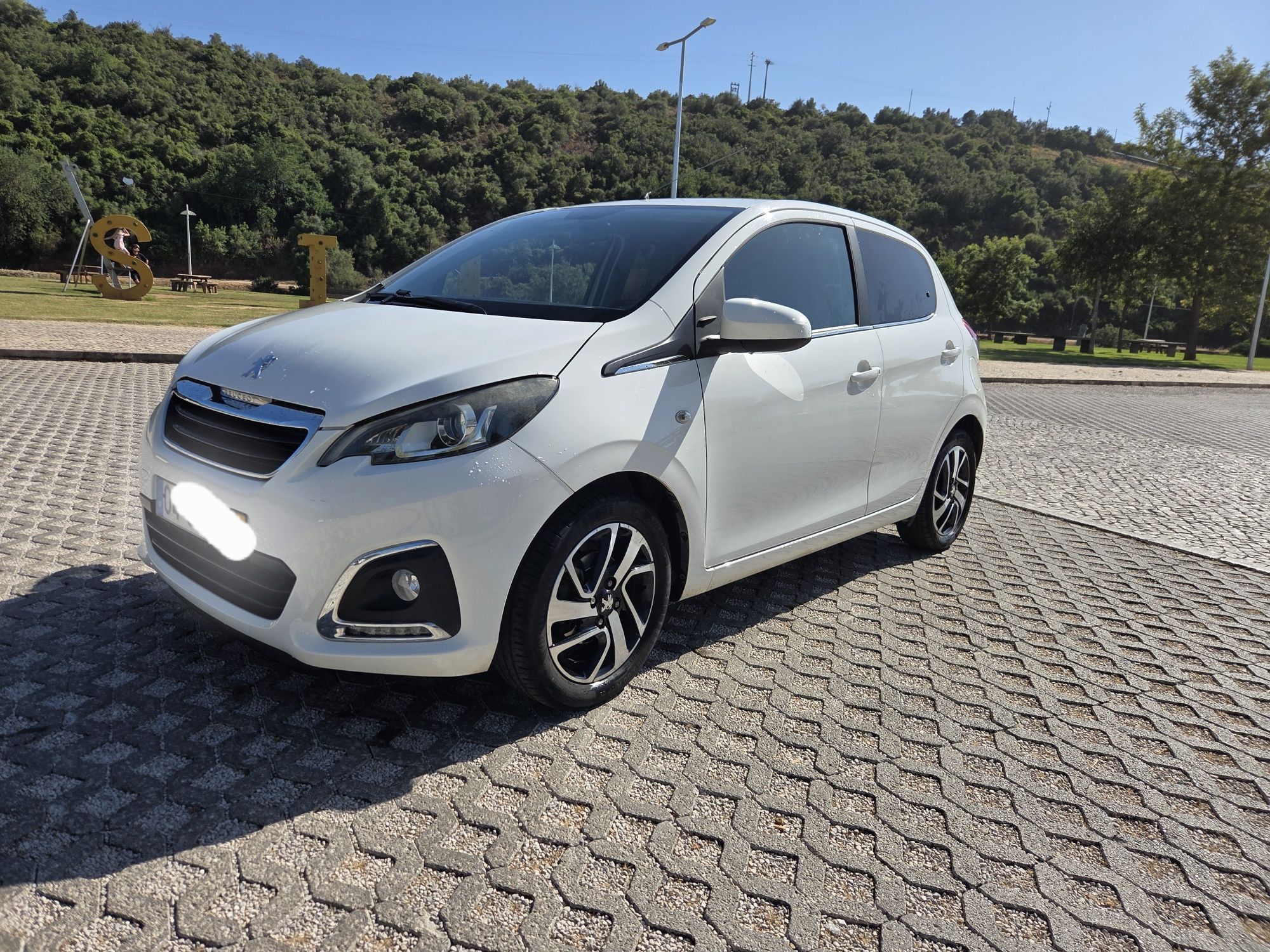 Peugeot 108 ALURE DE 2017 com poucos Km