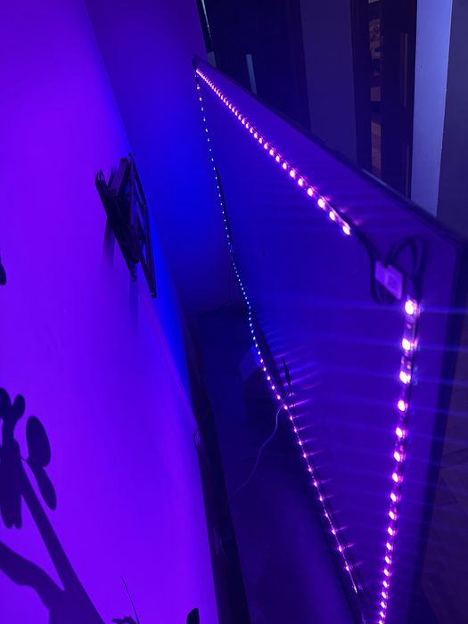 TV Samsung 65 cali UHD QLED 120Hz + Govee TV backlight