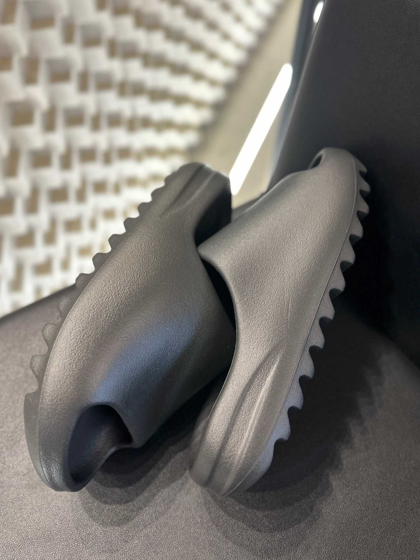 YeezyBoostSlide*Adidas OnyxUnisexTrampki r.44