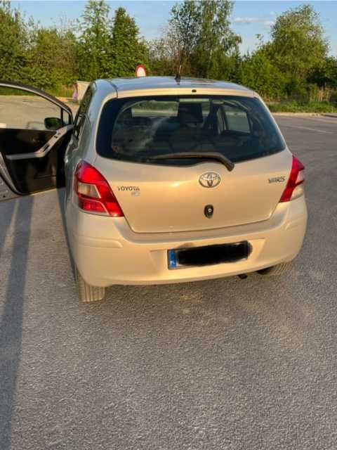 Toyota Yaris 1,3 rok 2011, bezwypadkowy ,zadbany