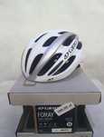 Kask Giro Foray 51-55 cm mat biały srebrny NOWY