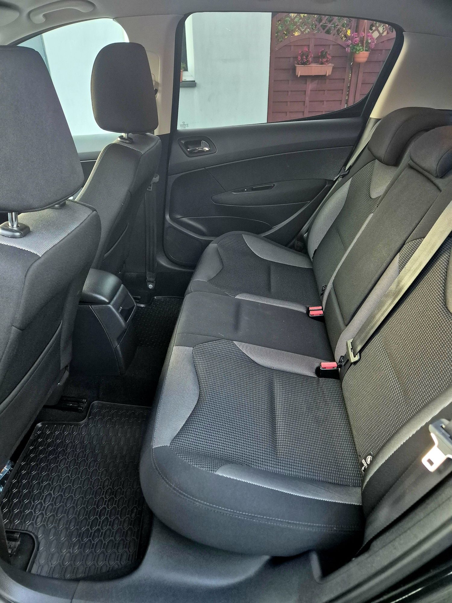 Peugeot 308 1.6 HDI 2013R bogate wyposażenie oszczędny bez wkładu