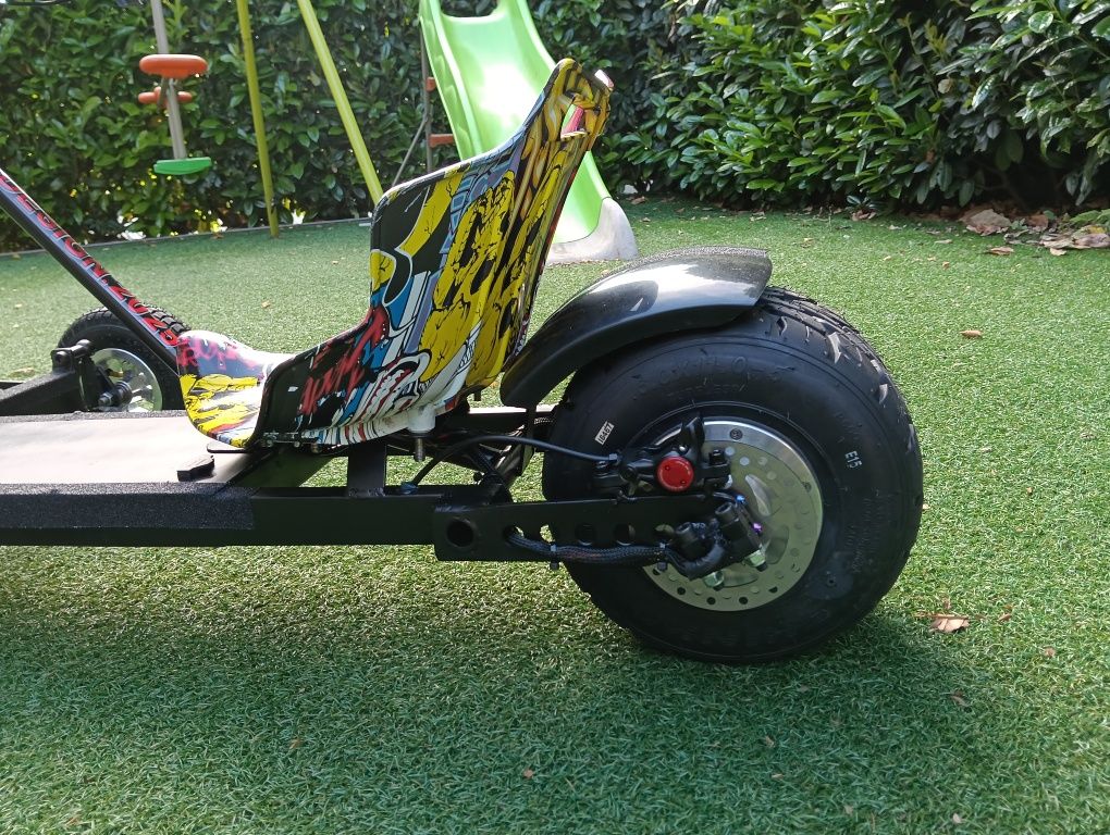 Triciclo elétrico ideal para crianças dos 5 aos 12 anos.
+ 30 KLM de a