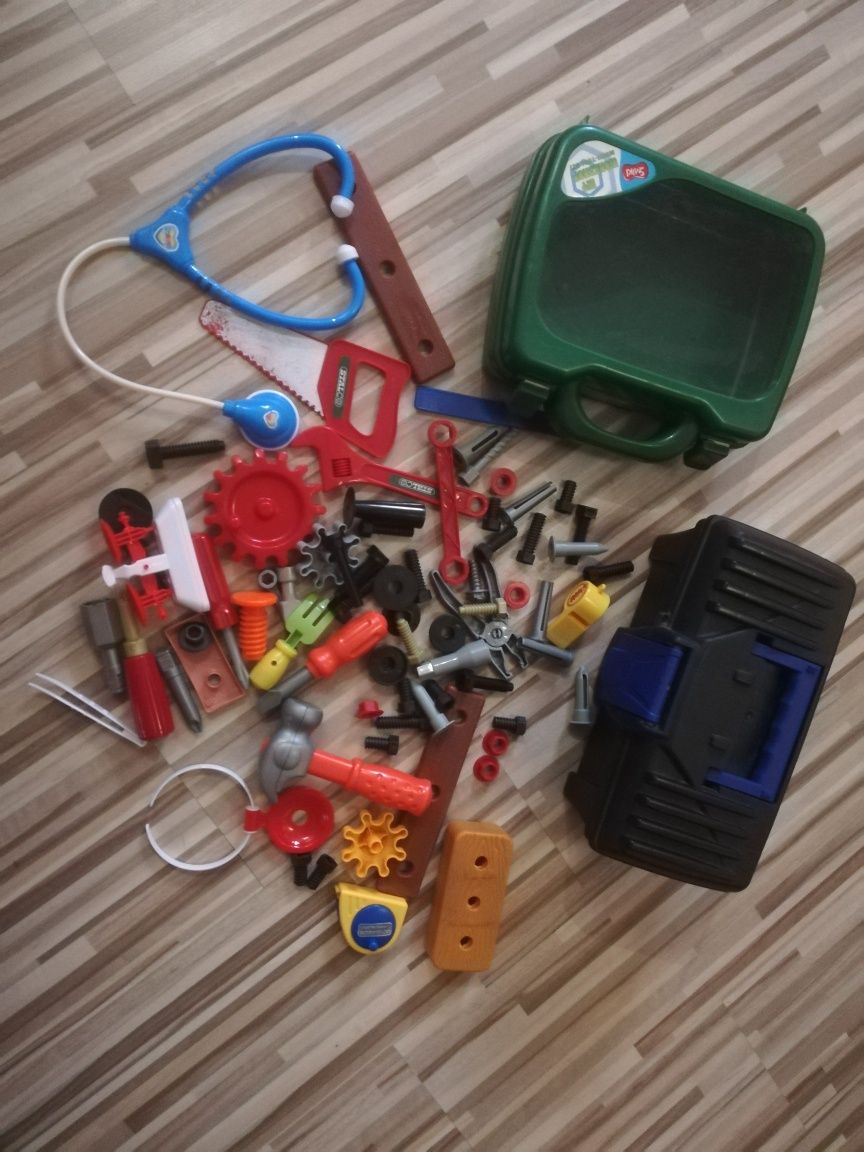 Skrzynki z narzędziami dla małego Boba Budowniczego