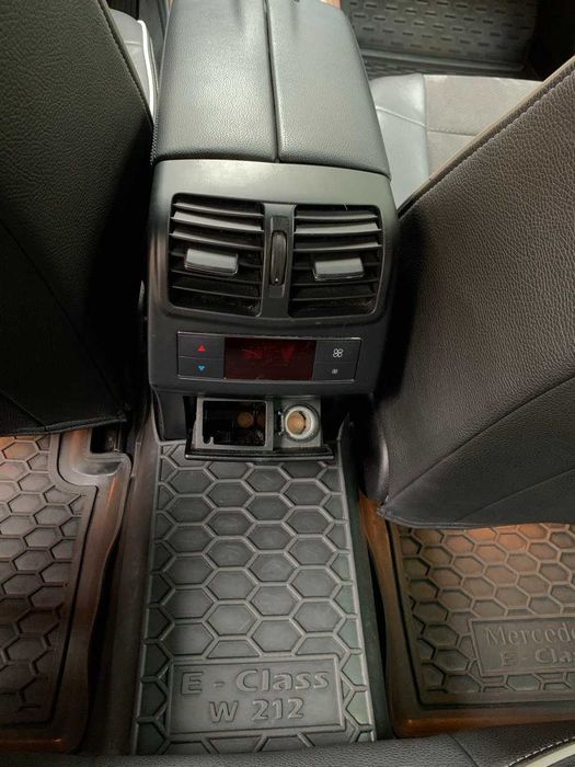 Mercedes Benz E350 повний привід 2011 рік