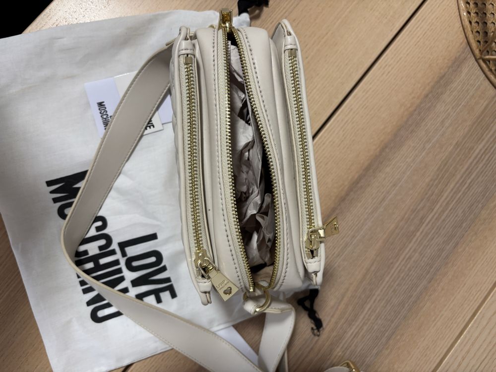 Mala Love moschino