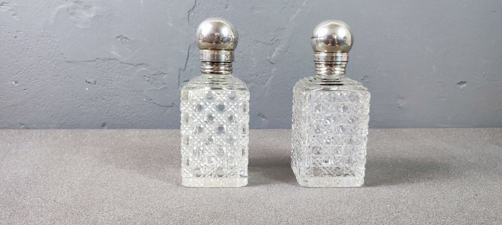 Dwie karafki okute srebrem próby 800 Francja korki  zakręc