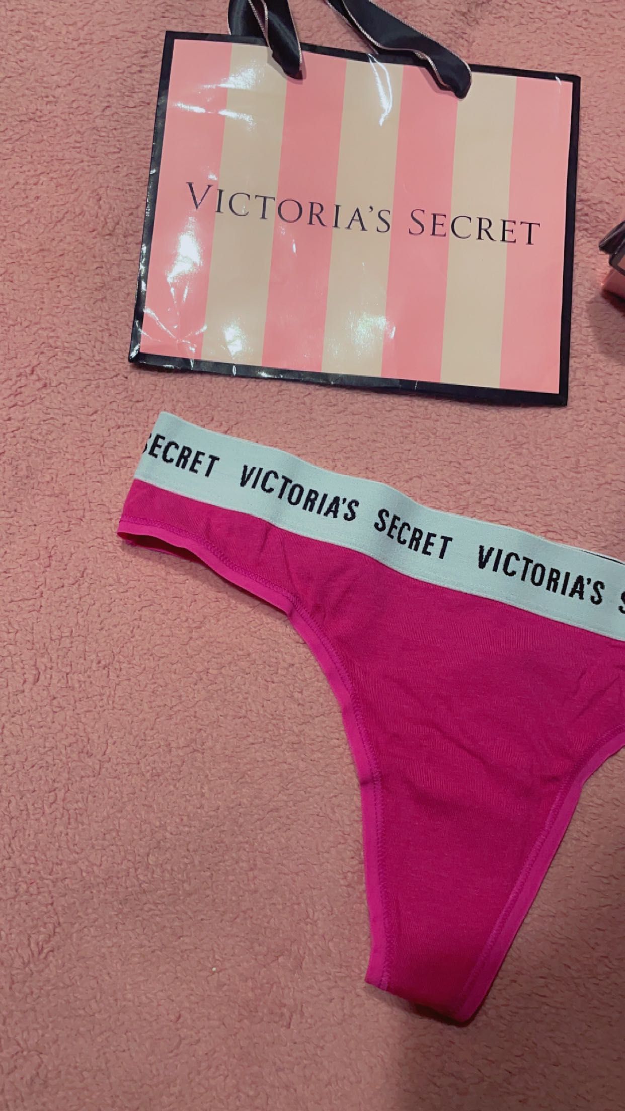 Majtki Victoria’s secret różowe stringi s nowe z metką thong logowane