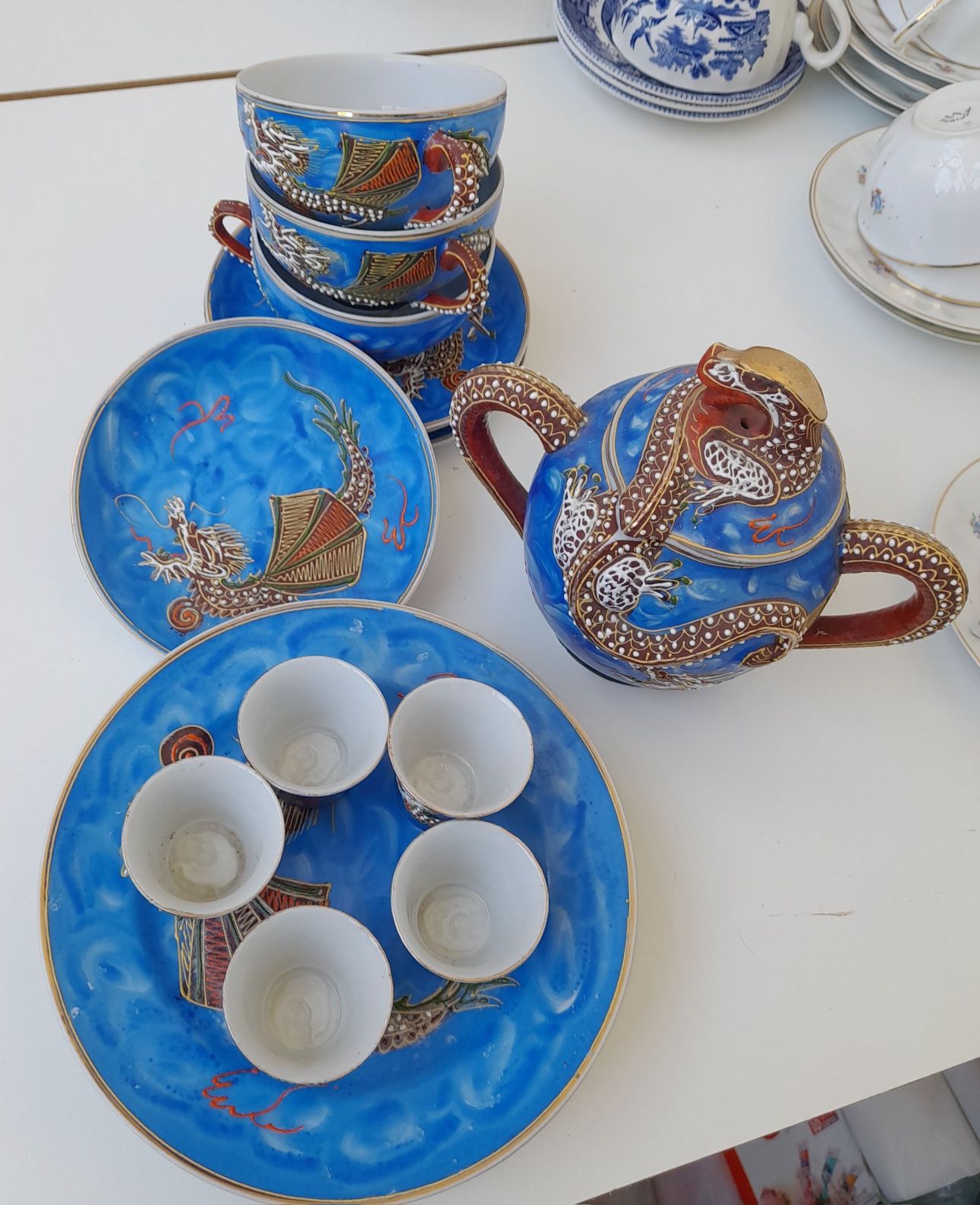 Várias peças de conjunto azul chinês com Dragão