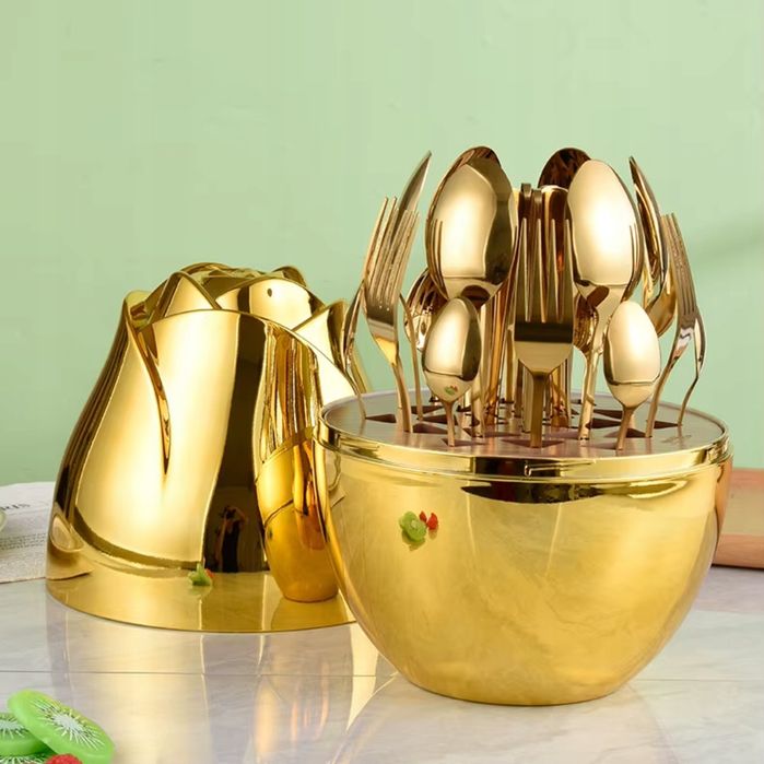 Sztućce 24el w ozdobnym jajku