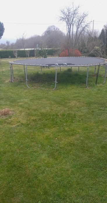 Trampolina ogrodowa 5 m z siatką ochronną wewnątrz - bezpieczna  jumpi
