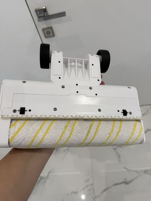 Миючий акумуляторний пилосос Karcher FCV 4