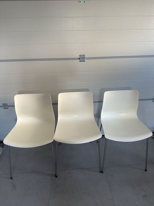 Krzesła plastikowe używane