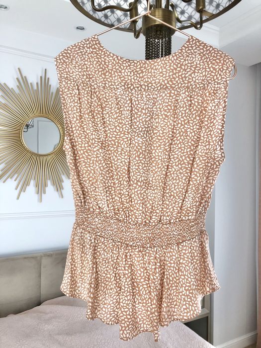 H&M bluzka falbana falbanka top beżowy dots cielisty białe plamki S