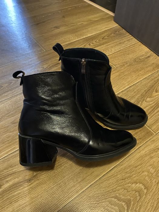 Ботінки лакові в гарному стані