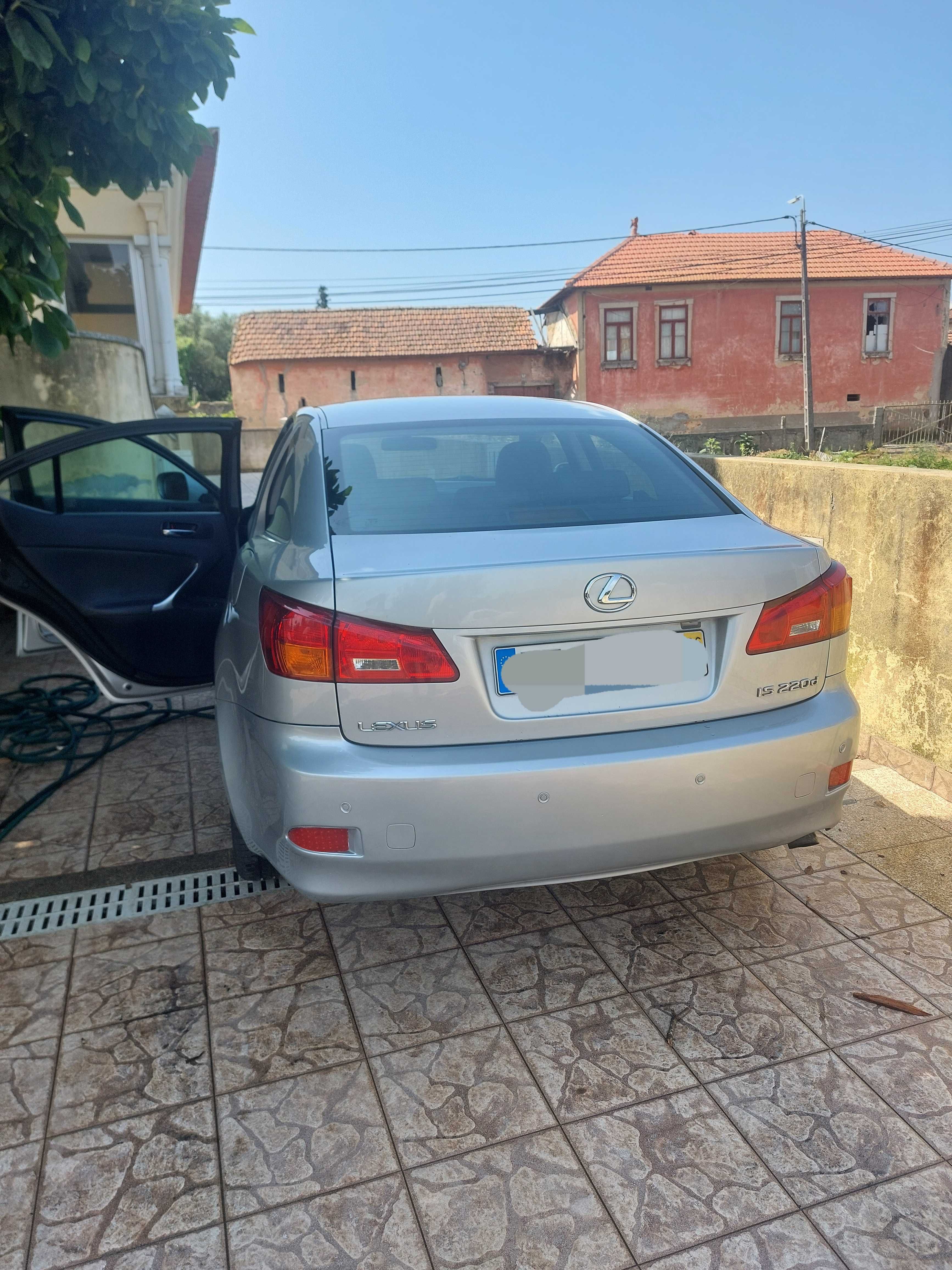 Carro lexus is 220d