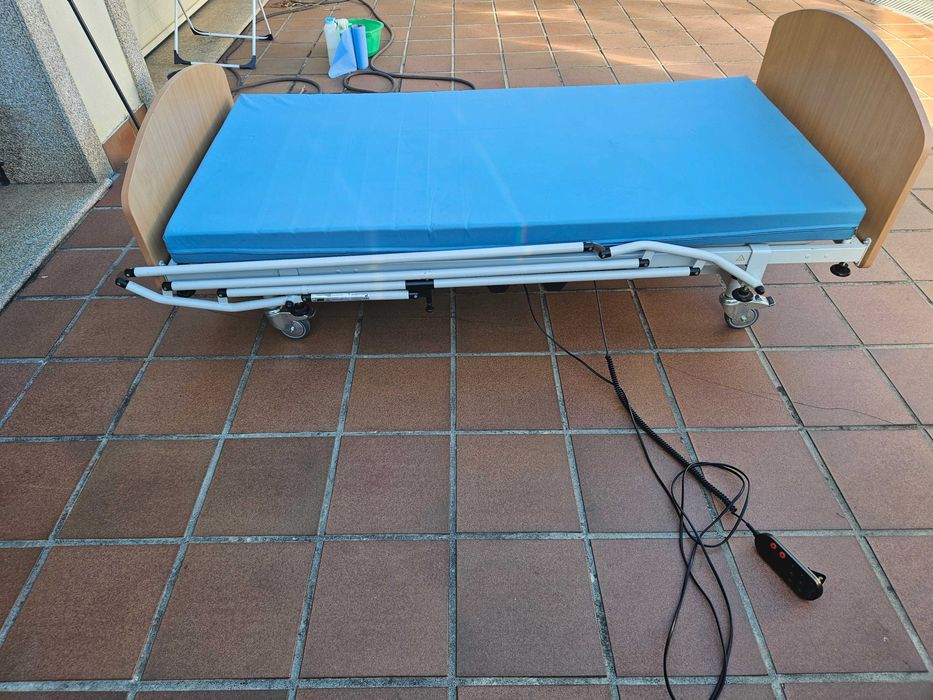 Cama Articulada Elétrica Hospitalar com Elevação Tesoura JMS