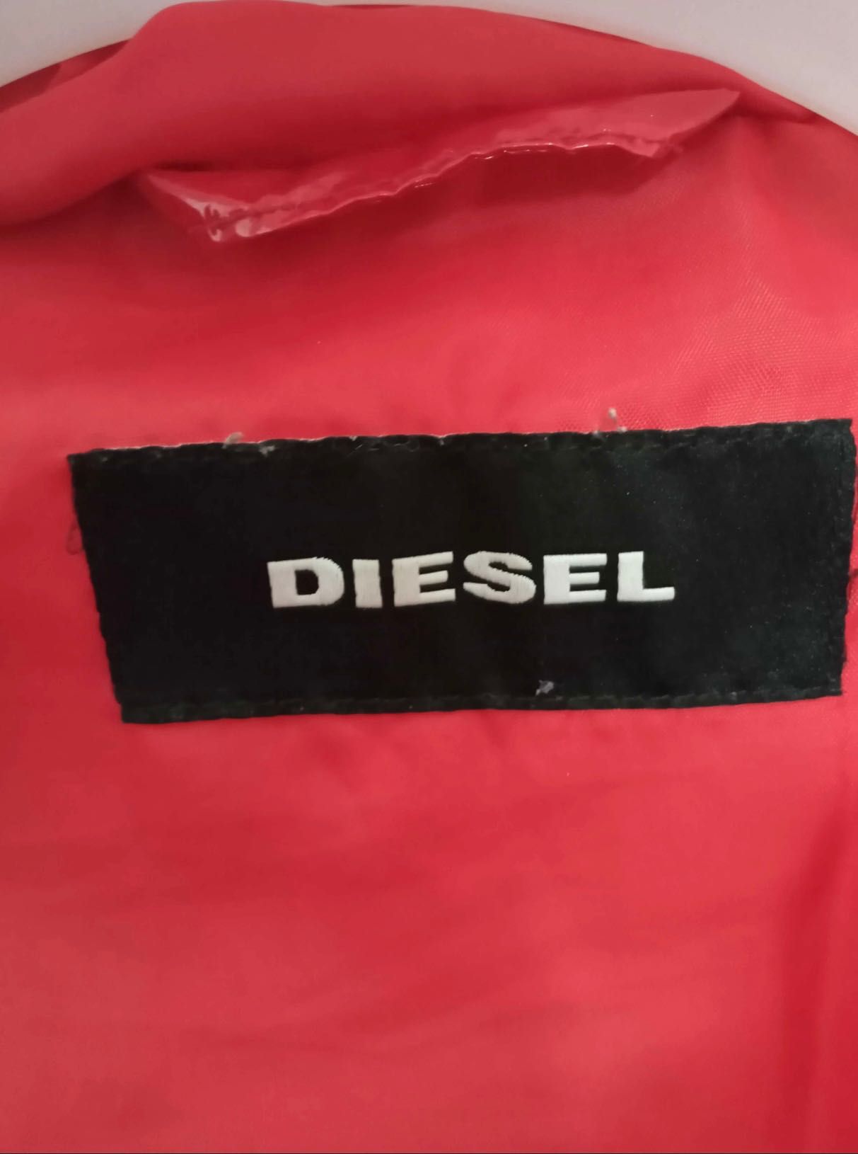 Женская глянцевая курточка дутик diesel xs размер